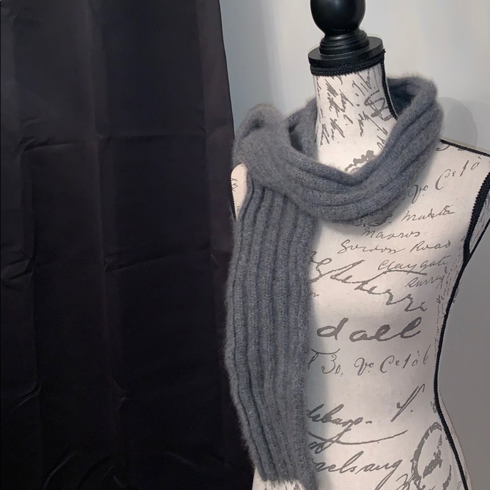 Grey cashmere scarf